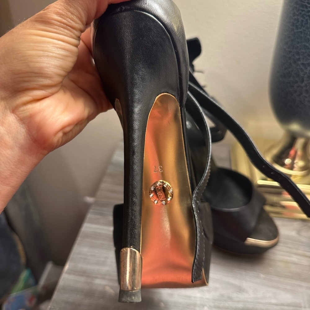 Basic Editions Black Platform Heels - image 8